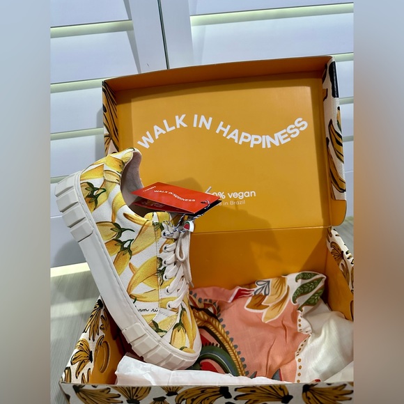 Farm Rio NIB off-white Platform Sneakers With Yellow Peppers Size 9 - Picture 2 of 8